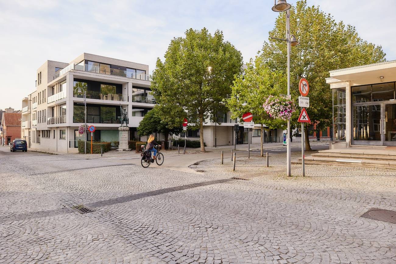 Nieuwbouw garages in Zwevezele