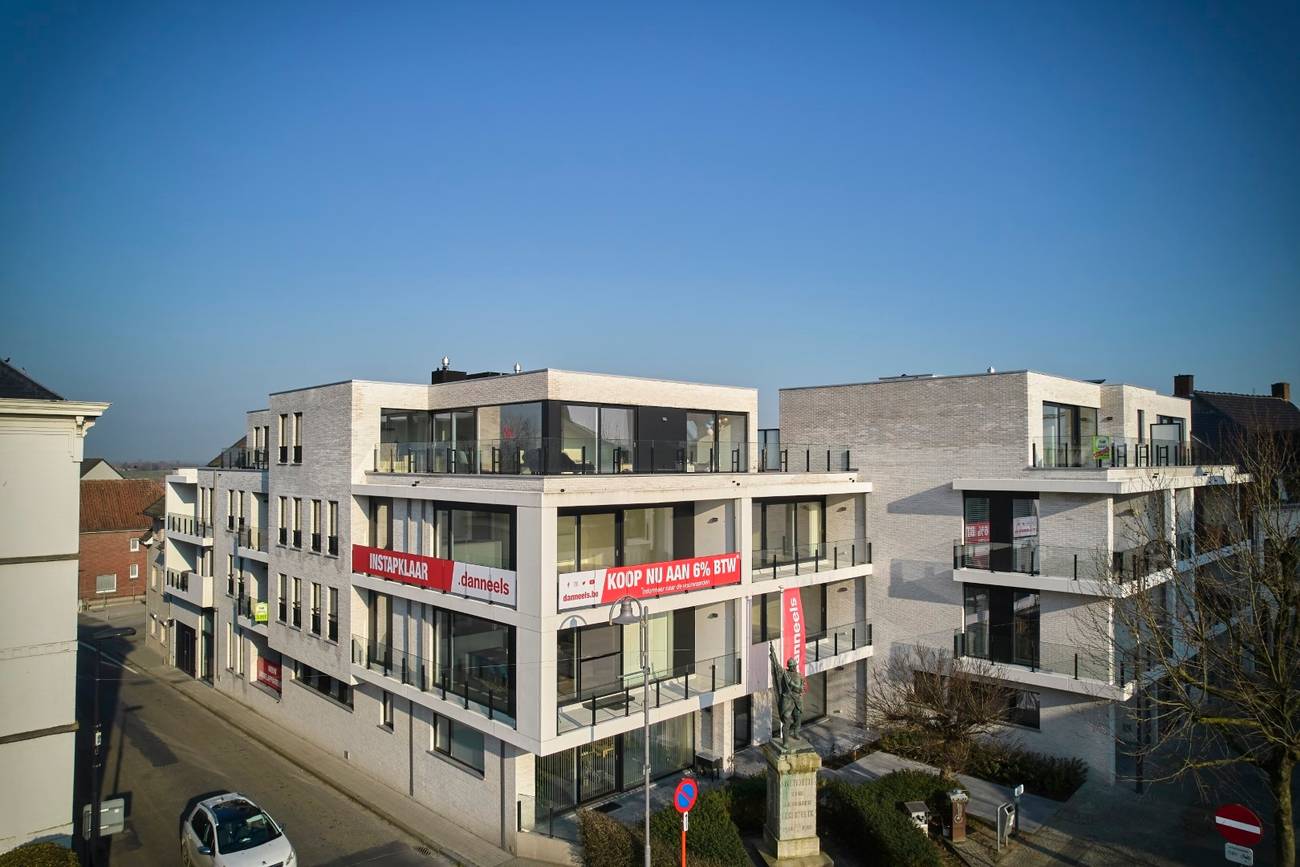 Nieuwbouw garages in Zwevezele